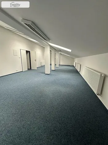 Pronájem skladu, Praha, Libušská, 1900 m2