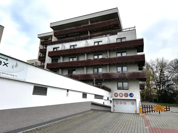 Prodej garážového stání, Praha, 12 m2