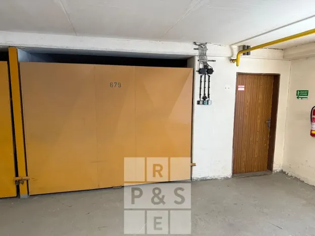 Prodej garáže, Praha - Chodov, Holušická, 19 m2