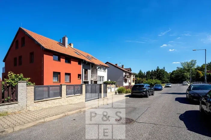 Prodej vícegeneračního domu, Praha - Štěrboholy, Pod areálem, 333 m2