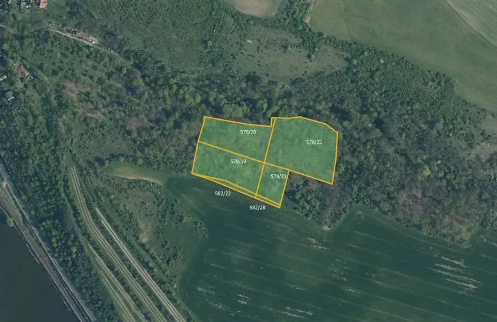 Prodej louky, Mělník, 12578 m2