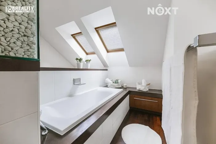 Prodej rodinného domu, Moravany, V Jámách, 382 m2