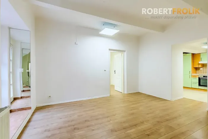 Pronájem bytu 2+kk, Praha - Bubeneč, Eliášova, 55 m2