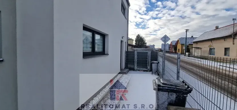 Pronájem rodinného domu, Chrášťany, 108 m2