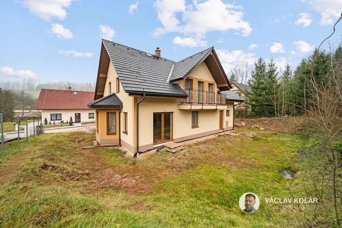 Prodej rodinného domu, Pecka, 176 m2
