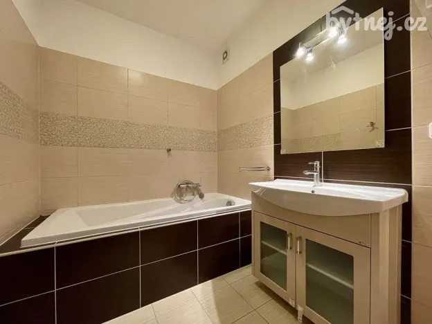 Pronájem bytu 3+kk, Olomouc - Nové Sady, Novosadský dvůr, 67 m2