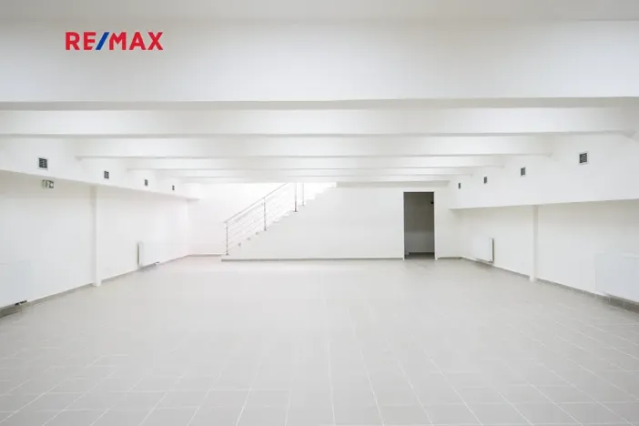 Prodej obchodního prostoru, Kladno, U tržnice, 460 m2