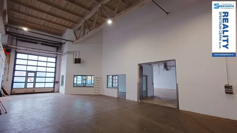 Pronájem výrobních prostor, Lišov, Hůrecká, 2357 m2