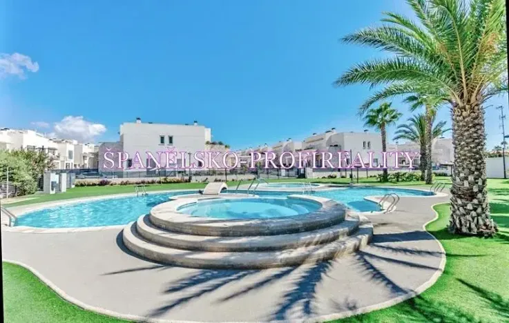 Prodej vily, Torrevieja, Španělsko, 100 m2