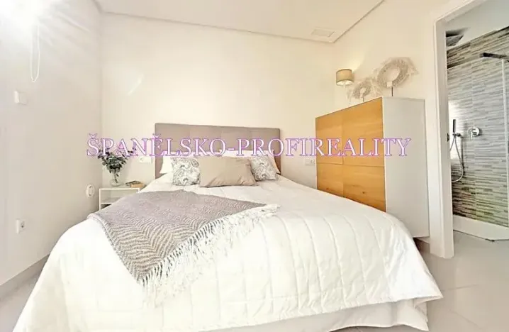 Prodej vily, Torrevieja, Španělsko, 100 m2