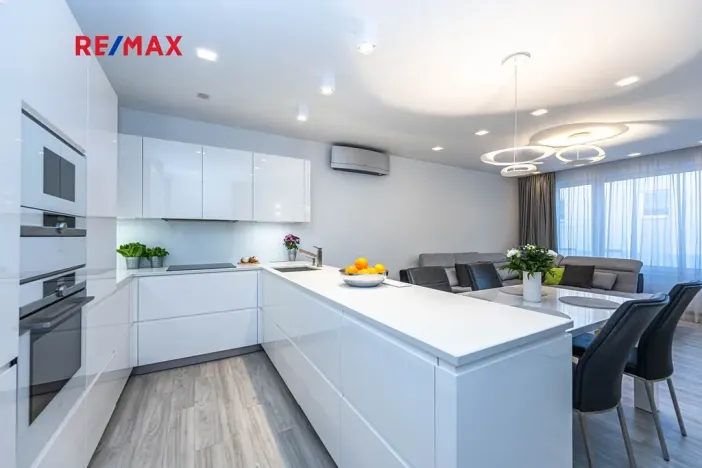 Pronájem bytu 2+kk, Praha - Strašnice, Novostrašnická, 68 m2