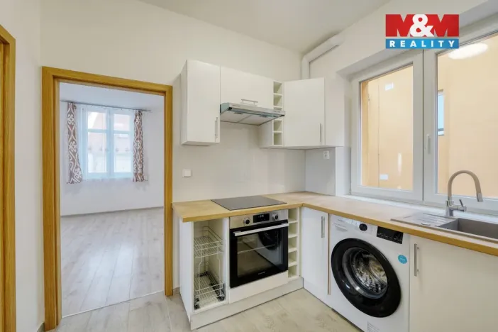 Pronájem bytu 2+kk, Plzeň - Jižní Předměstí, Husova, 45 m2