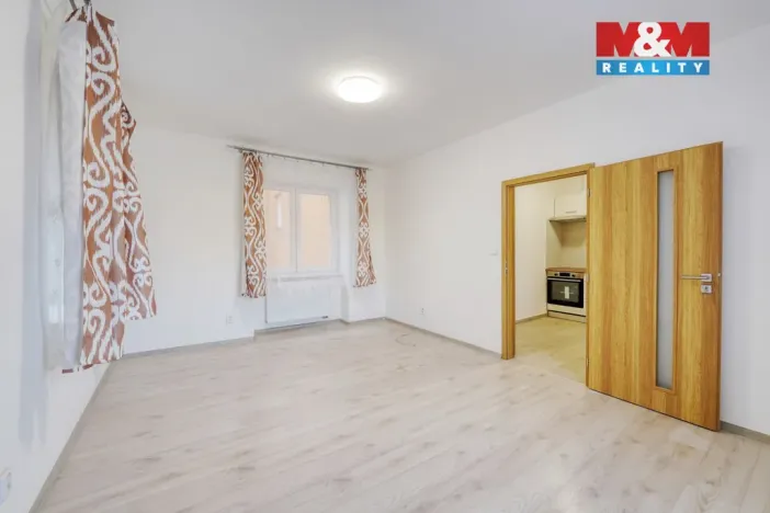 Pronájem bytu 1+1, Plzeň - Jižní Předměstí, Husova, 35 m2