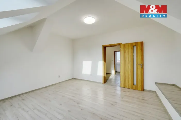 Pronájem bytu 1+1, Plzeň - Jižní Předměstí, Husova, 35 m2