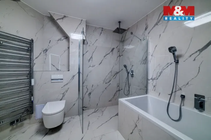 Prodej bytu 4+1, Cheb, Májová, 121 m2