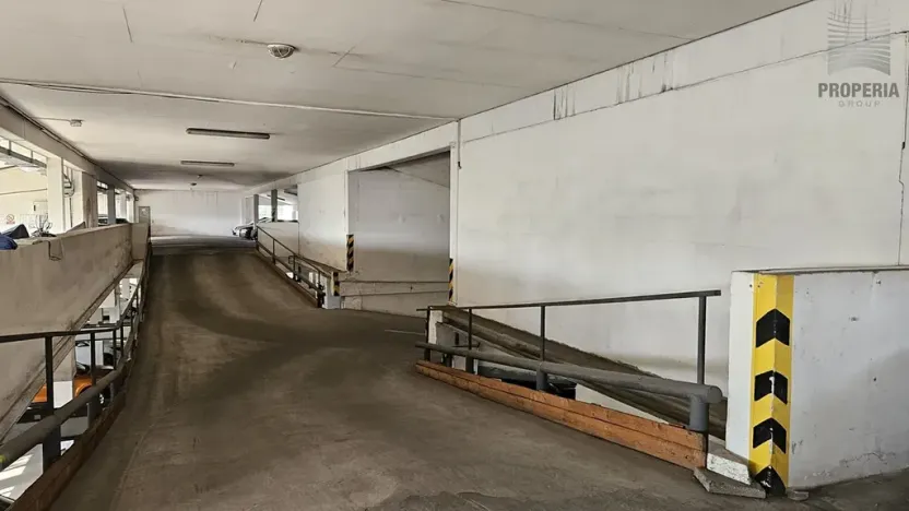 Pronájem garážového stání, Brno, Voroněžská, 13 m2