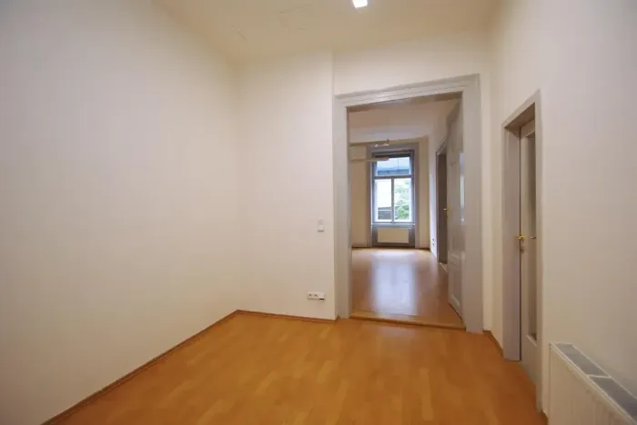 Pronájem kanceláře, Praha - Smíchov, Štefánikova, 70 m2