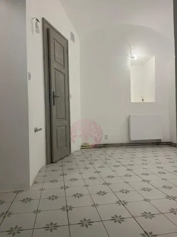 Pronájem obchodního prostoru, Kostelec nad Černými lesy, náměstí Smiřických, 70 m2