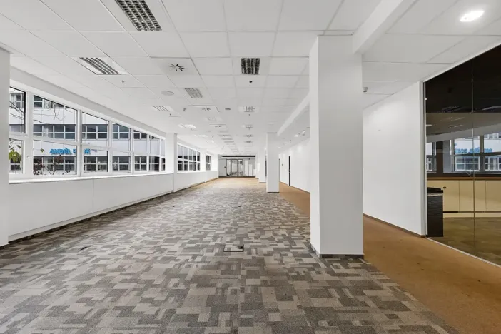 Pronájem kanceláře, Praha - Smíchov, Radlická, 363 m2