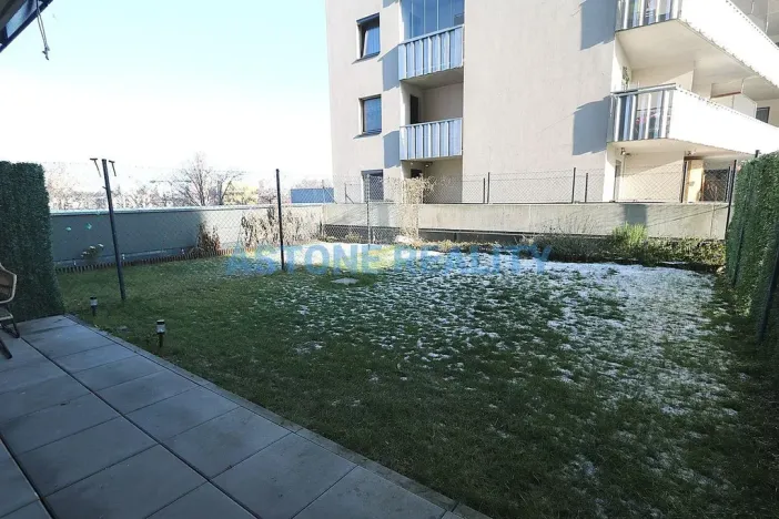 Pronájem bytu 2+kk, Praha - Strašnice, Zvěřinova, 121 m2