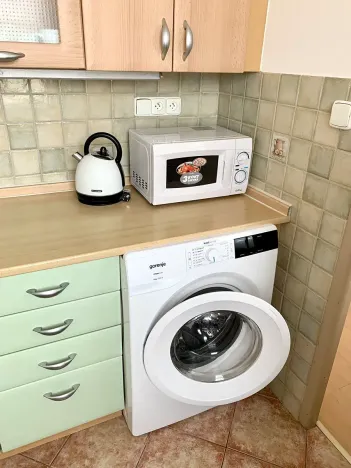 Pronájem bytu 1+1, Praha - Kobylisy, Košťálkova, 35 m2