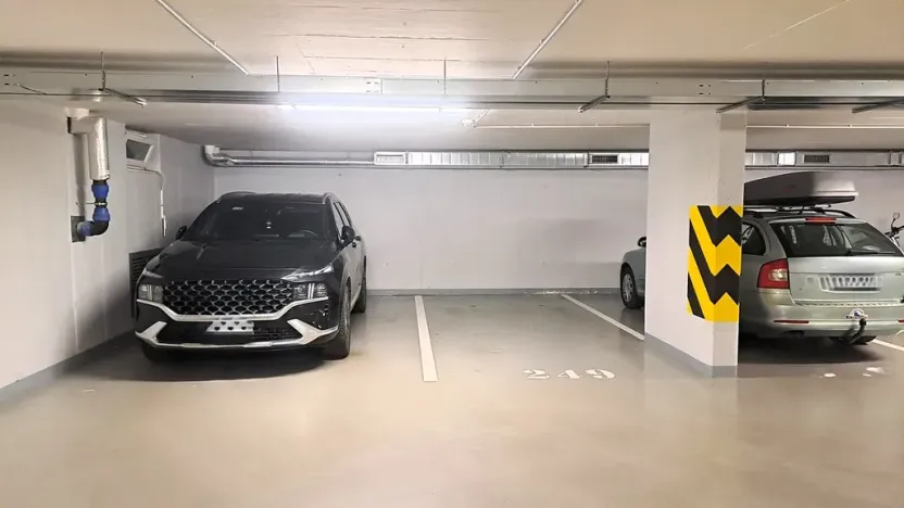 Pronájem garážového stání, Praha - Háje, Jurkovičova, 16 m2