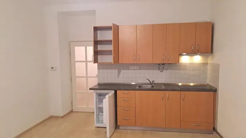 Pronájem bytu 1+kk, Praha - Braník, Pod vinohradem, 27 m2