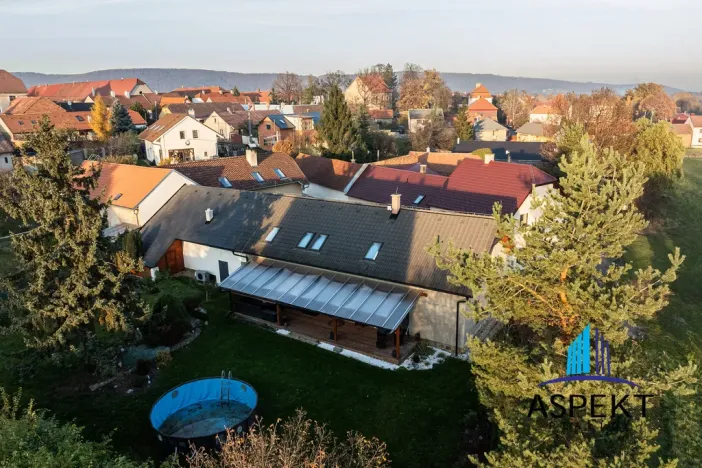 Prodej rodinného domu, Neumětely, V Chaloupkách, 220 m2