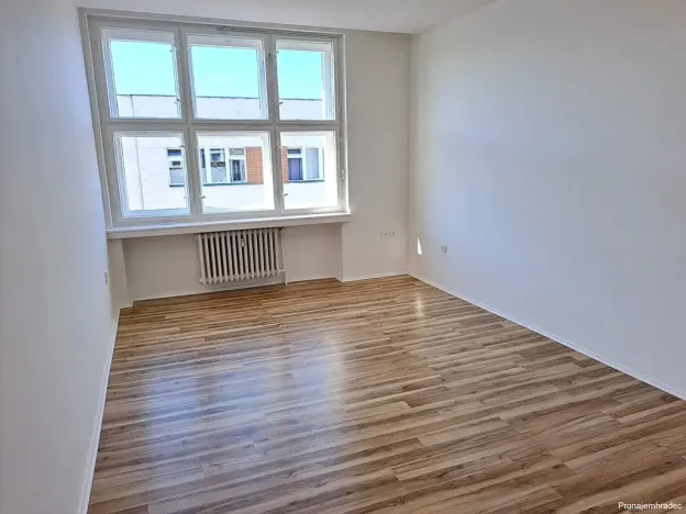 Pronájem bytu 1+kk, Hradec Králové, Nerudova, 30 m2