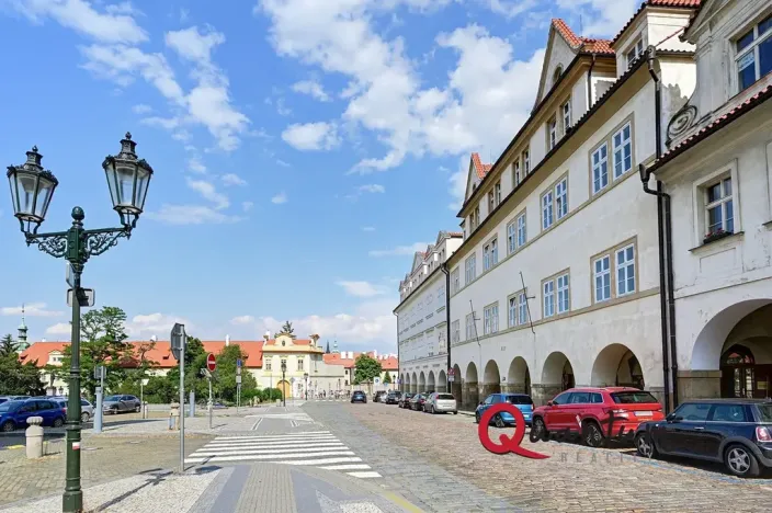Pronájem kanceláře, Praha - Hradčany, Loretánské náměstí, 26 m2