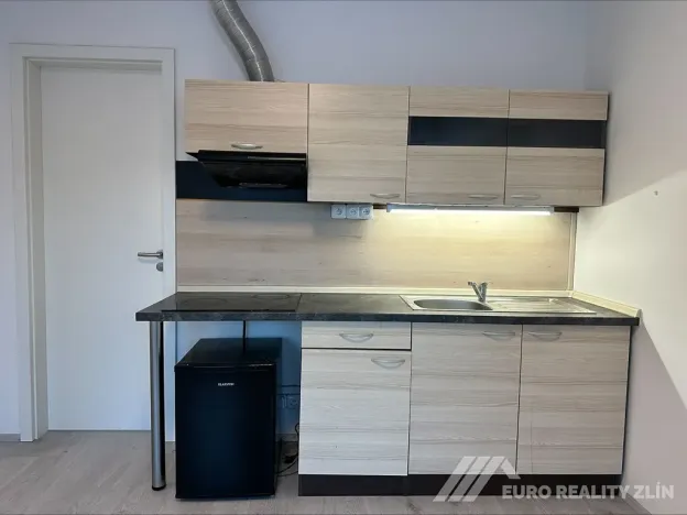 Pronájem bytu 1+kk, Zlín, Lorencova, 30 m2