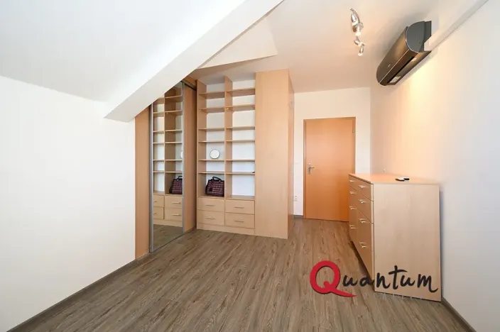 Pronájem bytu 3+kk, Praha - Libeň, Kovanecká, 77 m2