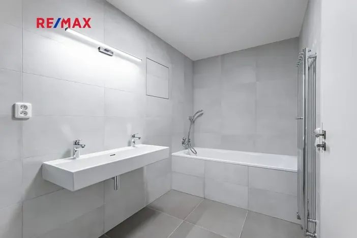 Pronájem bytu 2+kk, Praha - Nusle, Kloboučnická, 58 m2