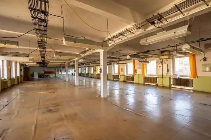 Prodej výrobních prostor, Kolinec, 2640 m2