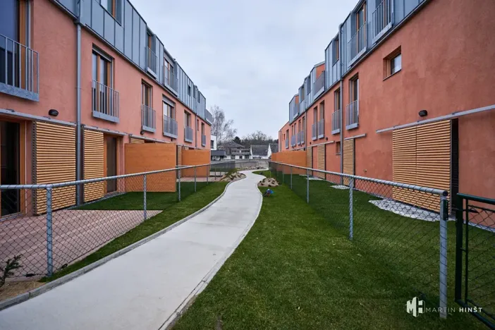 Pronájem bytu 1+kk, Praha - Dolní Měcholupy, Na návsi, 37 m2