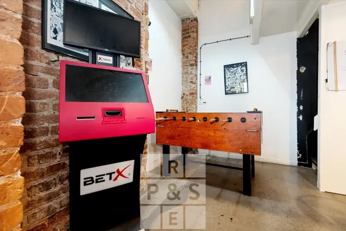 Prodej obchodního prostoru, Praha - Smíchov, Zborovská, 186 m2