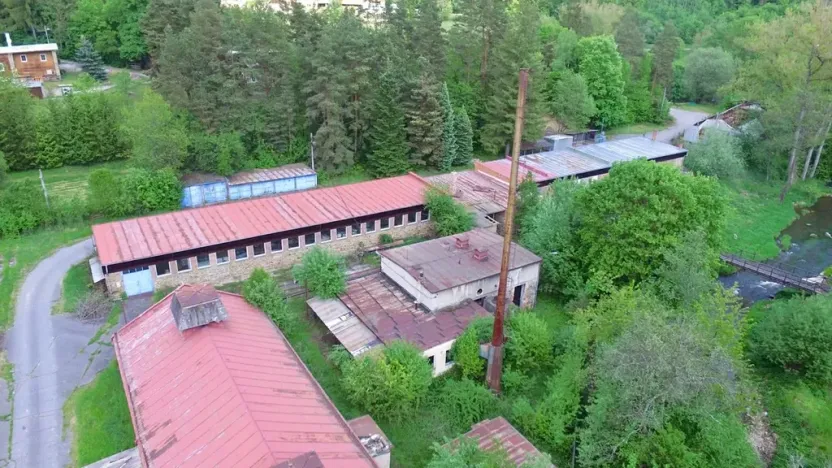 Prodej výrobních prostor, Skryje, 3000 m2