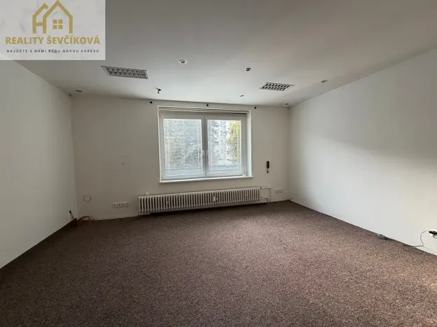 Pronájem kanceláře, Hradec Králové, Škroupova, 28 m2