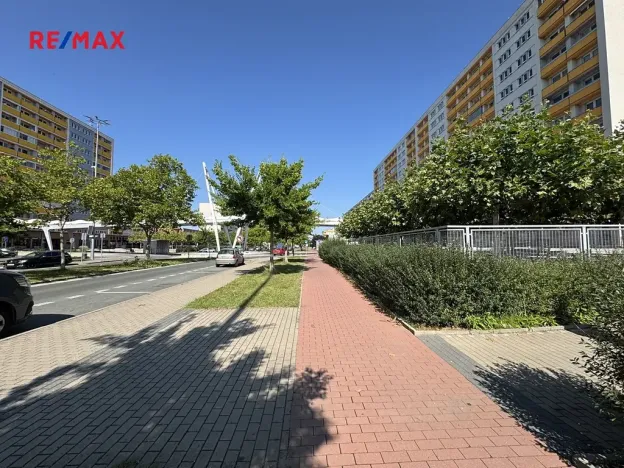 Pronájem obchodního prostoru, Hradec Králové, třída Edvarda Beneše, 220 m2