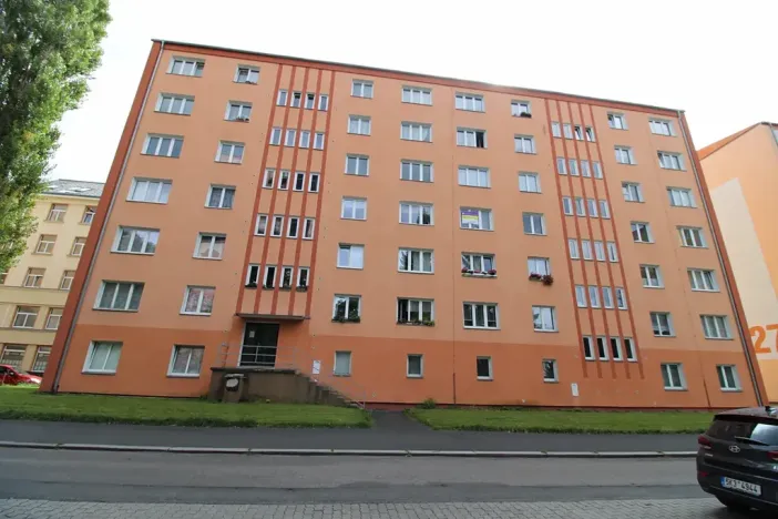 Prodej bytu 3+1, Karlovy Vary, Krymská, 68 m2