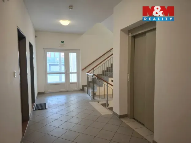 Pronájem bytu 1+kk, Praha - Zličín, Tvrdonická, 46 m2
