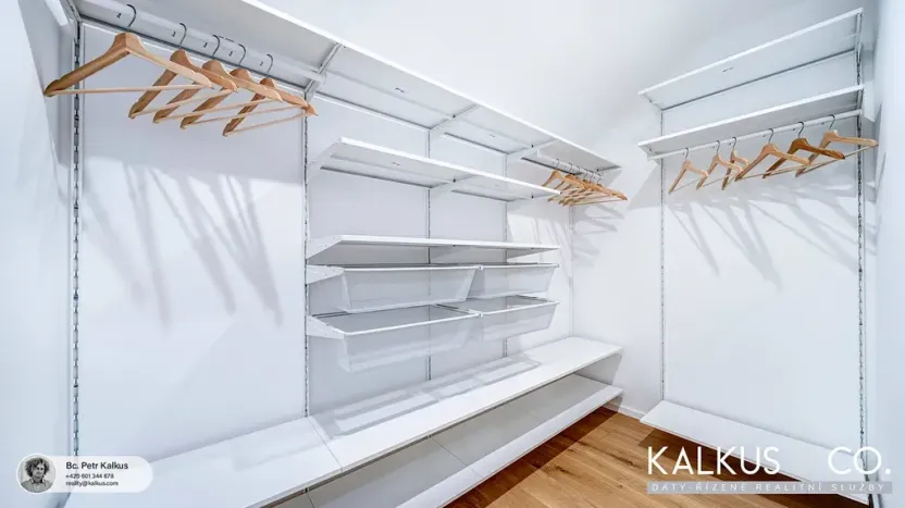 Pronájem atypického bytu, Hradec Králové, Eliščino nábřeží, 38 m2