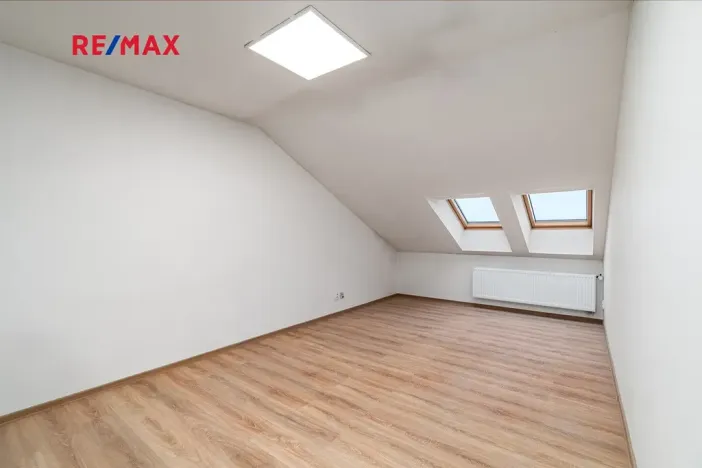 Pronájem bytu 2+kk, Plzeň, Skvrňanská, 37 m2