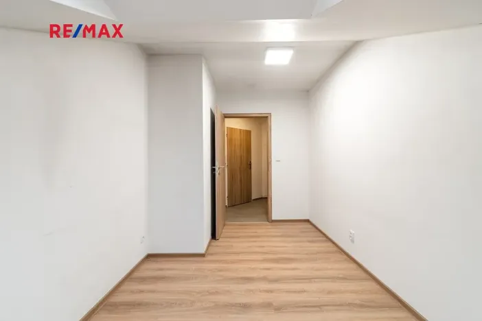 Pronájem bytu 2+kk, Plzeň, Skvrňanská, 37 m2
