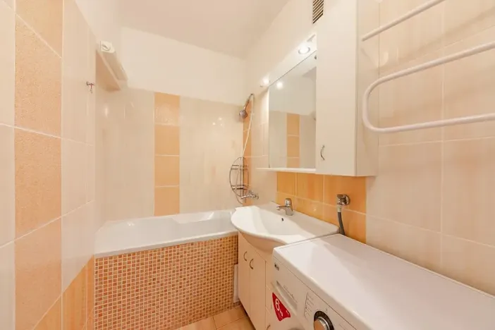 Pronájem bytu 2+kk, Praha - Kobylisy, Rajmonova, 55 m2