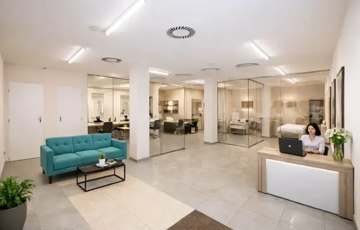 Prodej obchodního prostoru, Karlovy Vary, Divadelní náměstí, 100 m2