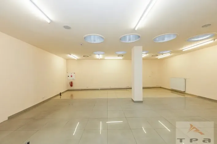 Prodej obchodního prostoru, Karlovy Vary, Divadelní náměstí, 100 m2