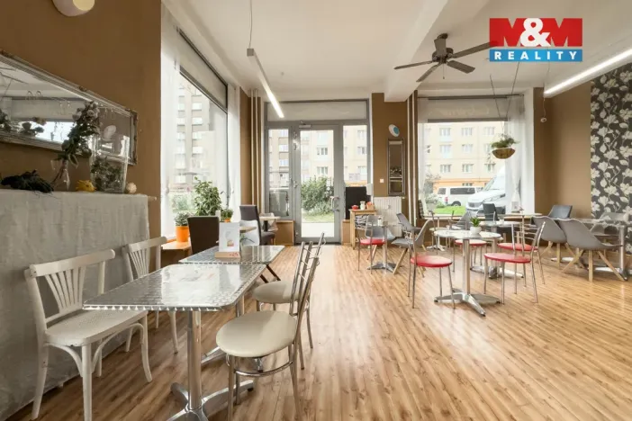 Prodej obchodního prostoru, Praha - Vršovice, Kubánské náměstí, 133 m2