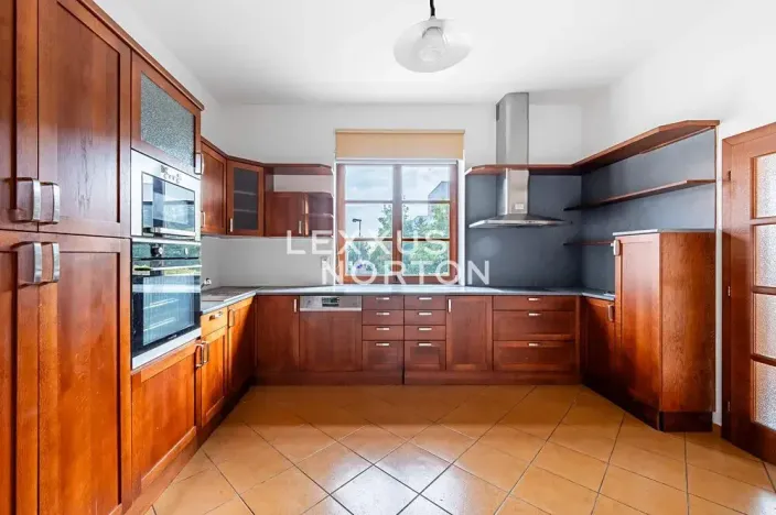 Pronájem vily, Praha - Břevnov, Oddělená, 316 m2