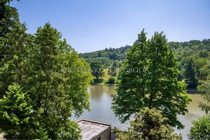 Prodej ubytování, Mnichovice, Nad rybníkem, 312 m2